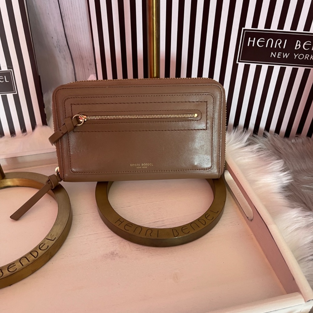 Henri Bendel large brown new wristlet
